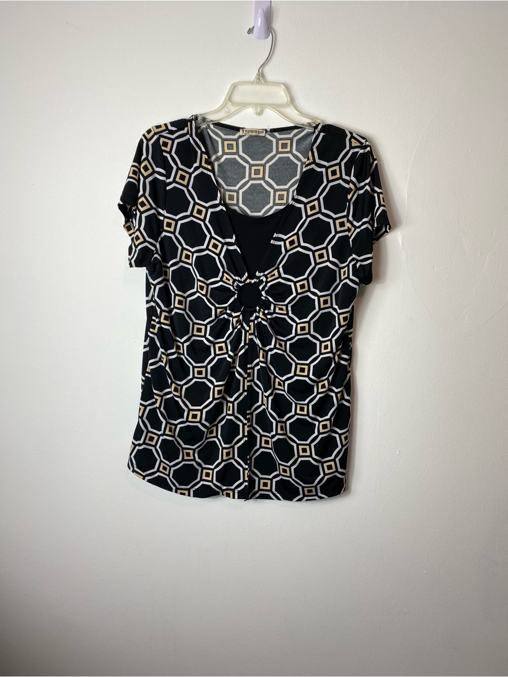 Geometric Print Knot-Front Women's Top - Black and Beige